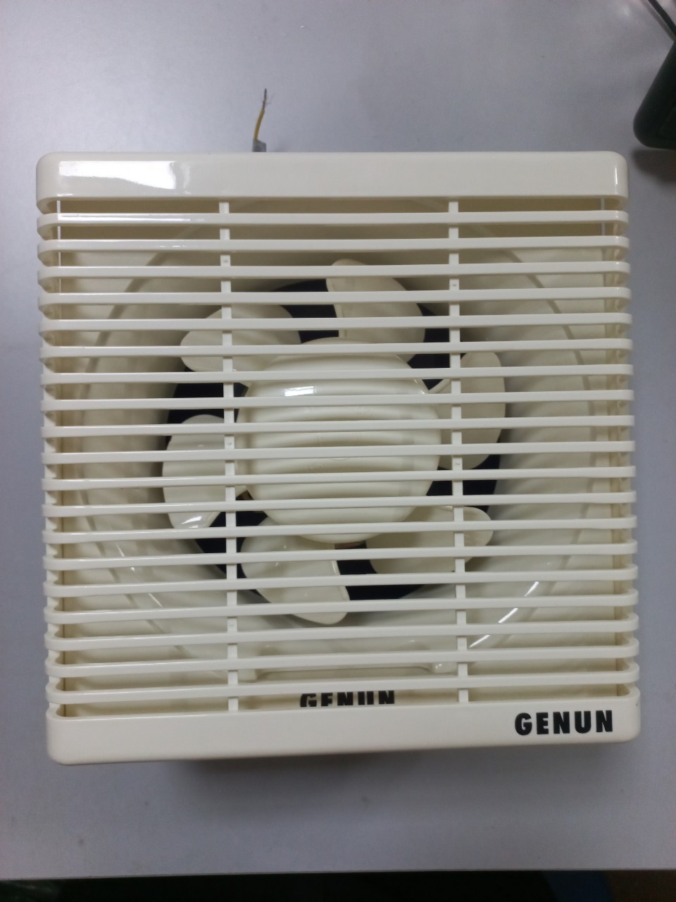 Quạt thông gió gắn tường 20x20 APB15B3 Genun (Hàng mẫu trưng bày)