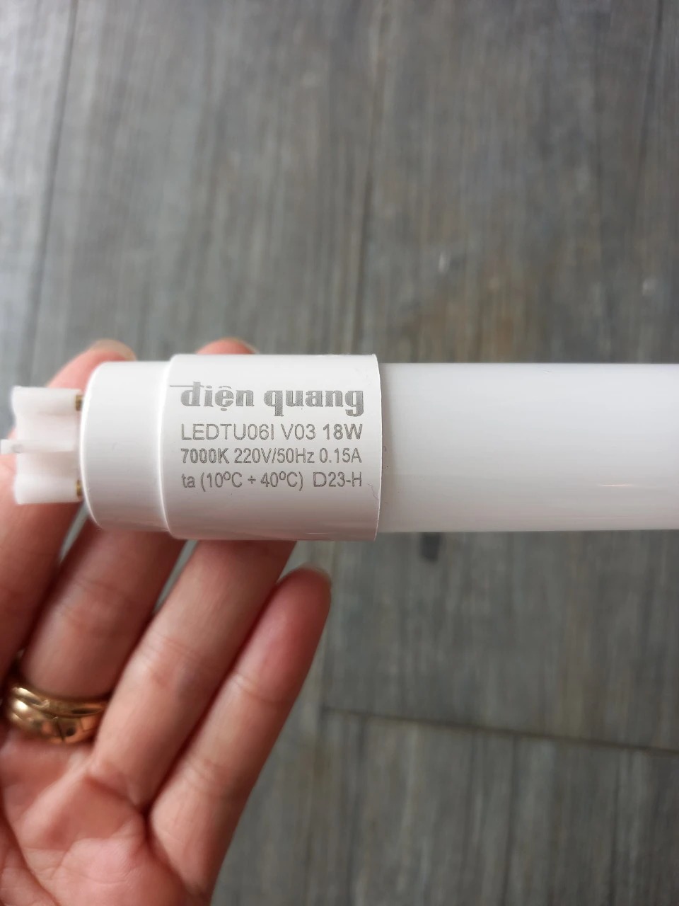 Đèn LED tube 18W 1.2m thân thủy tinh Điện Quang ánh sáng trắng(ĐQ LEDTU06I 18765 V03)