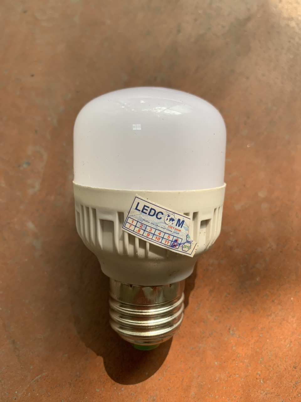 Bóng led bulb trụ 5W ánh sáng trắng Ledcom