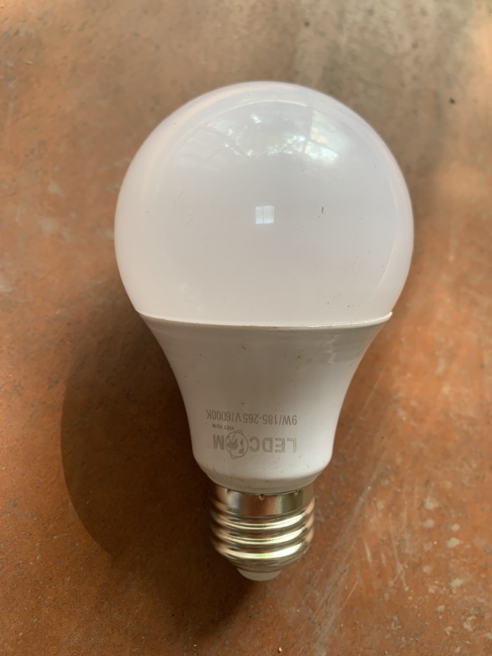 Bóng led bulb tròn 9W ánh sáng trắng Ledcom