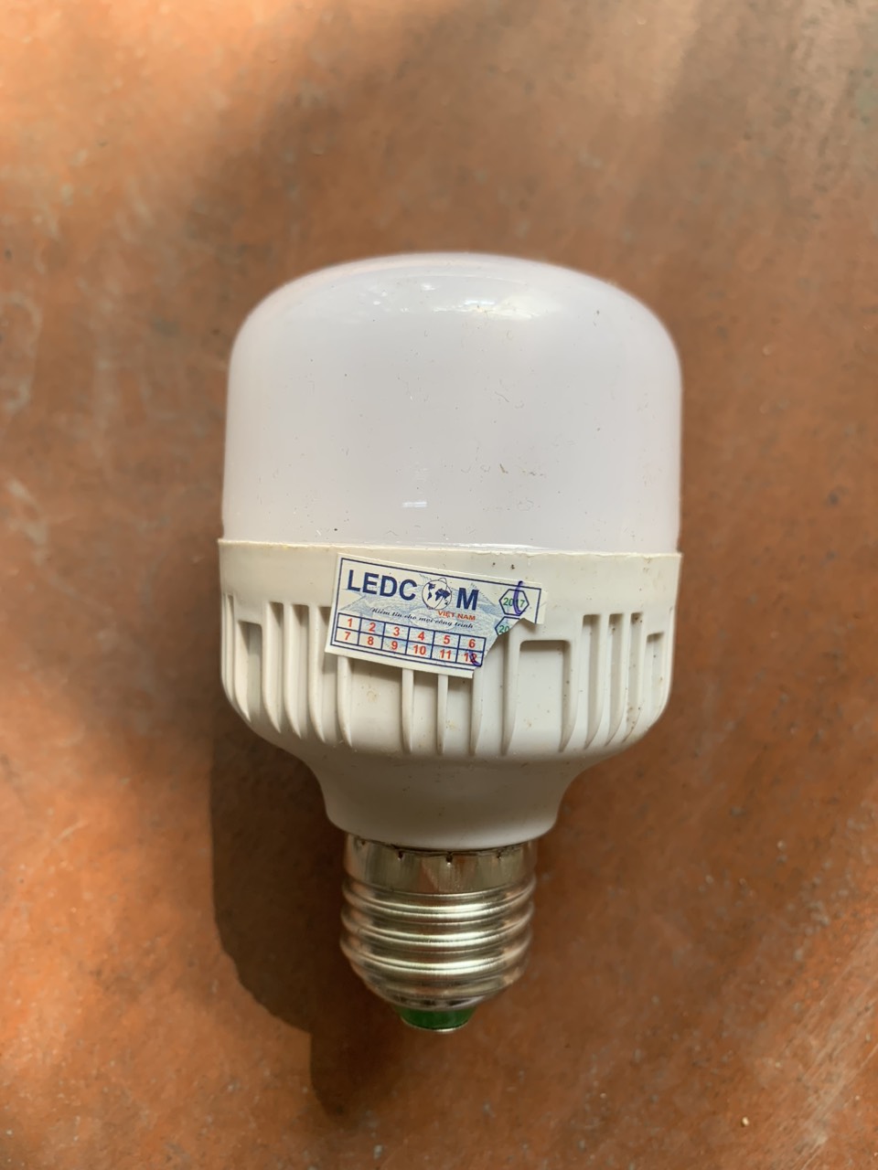 Bóng led bulb trụ 9W ánh sáng trắng Ledcom