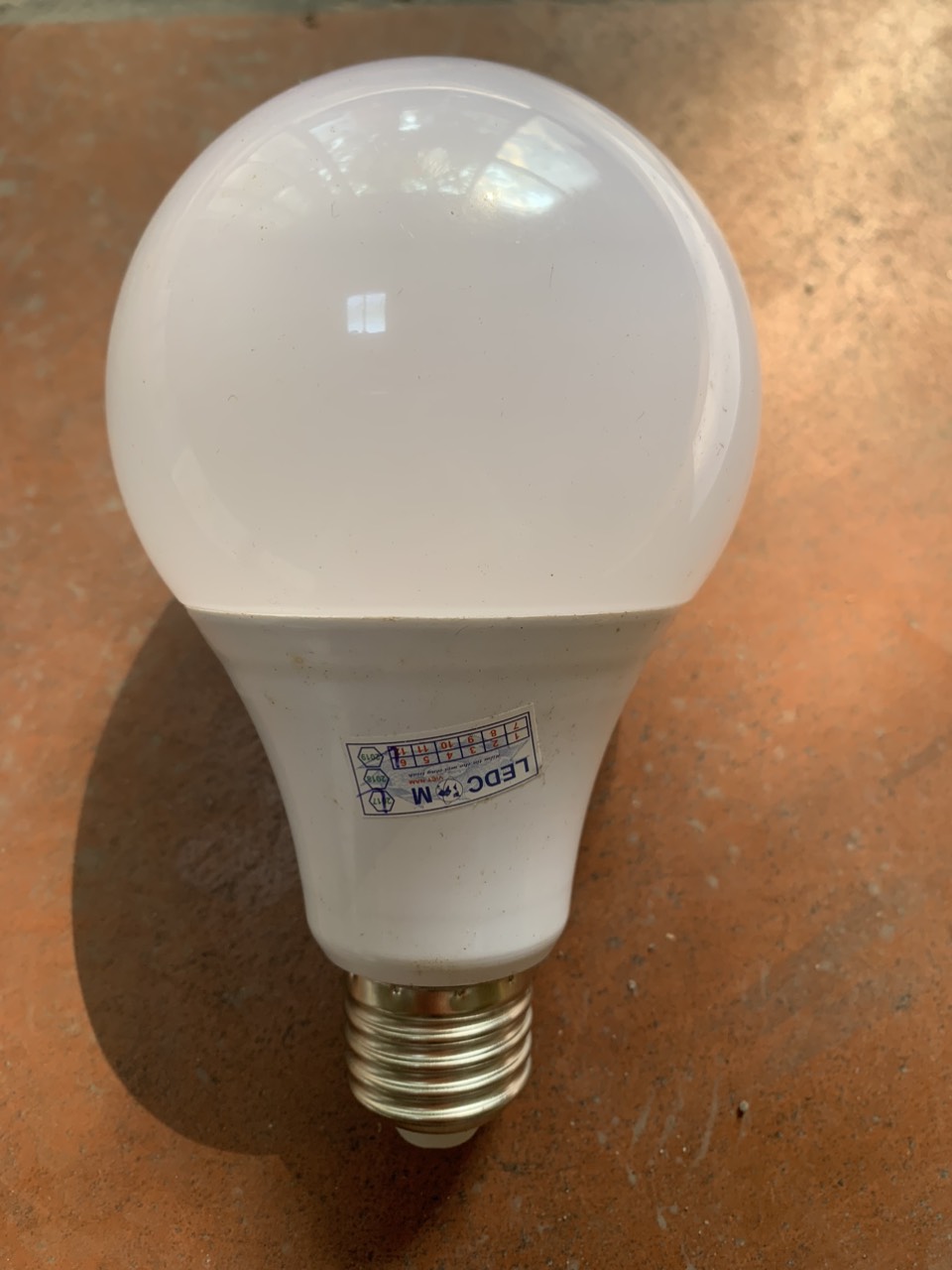 Bóng led bulb tròn 15W ánh sáng trắng/vàng Ledcom