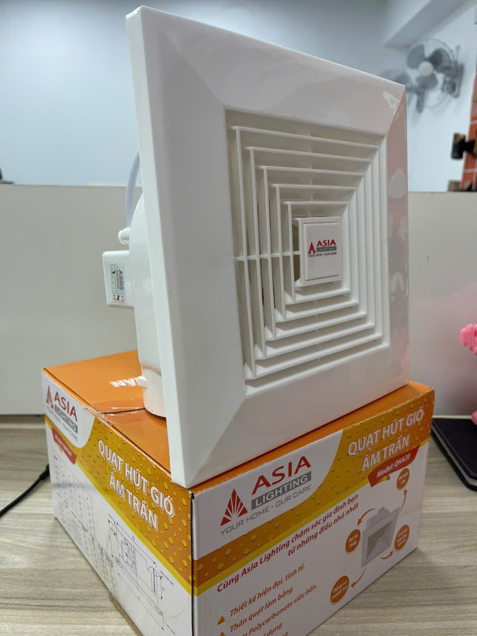 Quạt hút gió âm trần 20x20 Asia lighting (QHA20)