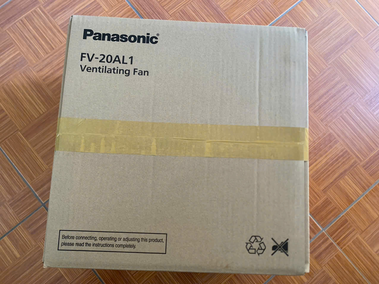 Quạt hút gắn tường loại 1 chiều, có màn che FV-20AL1