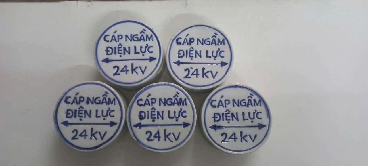 Mốc báo cáp sứ (in chìm)