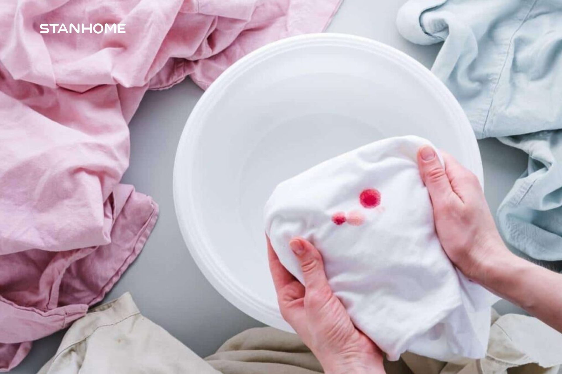 Cách tẩy sạch vết máu kinh nguyệt trên quần áo đơn giản tại nhà