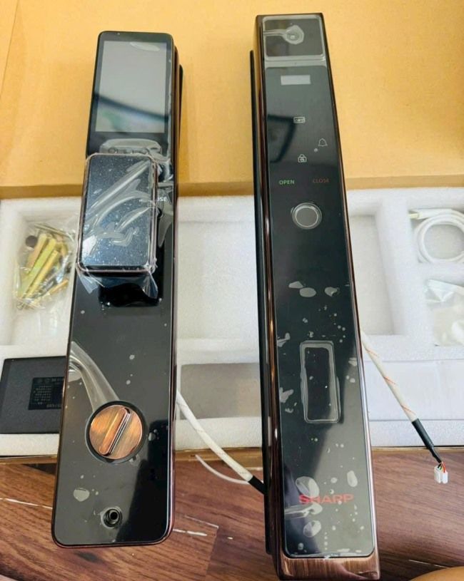 khóa cửa vân tay Sharp H3-V Pro lắp đặt thực tế - khoavantaychinhhang.com