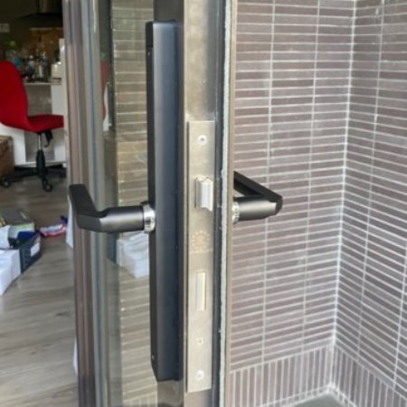 Khóa cửa kính Kassler KL-569 siêu tiện lợi mỗi khi dùng 5 kassler kl 599cb 3