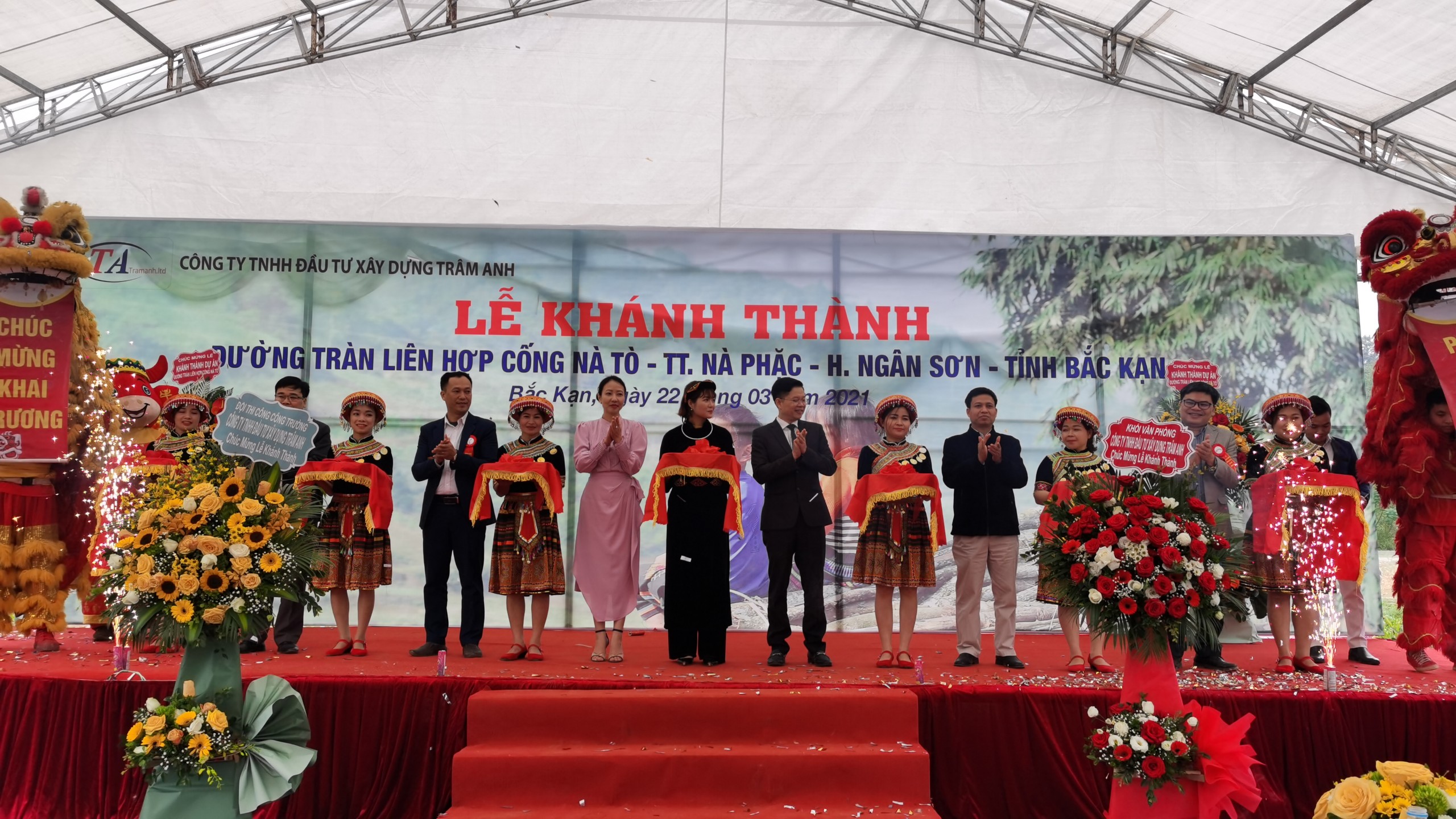 KHÁNH THÀNH VÀ BÀN GIAO DỰ ÁN ĐƯỜNG TRÀN LIÊN HIỆP CỐNG NÀ TÒ CHO BÀ CON THÔN NÀ KÈNG, BẮC KẠN