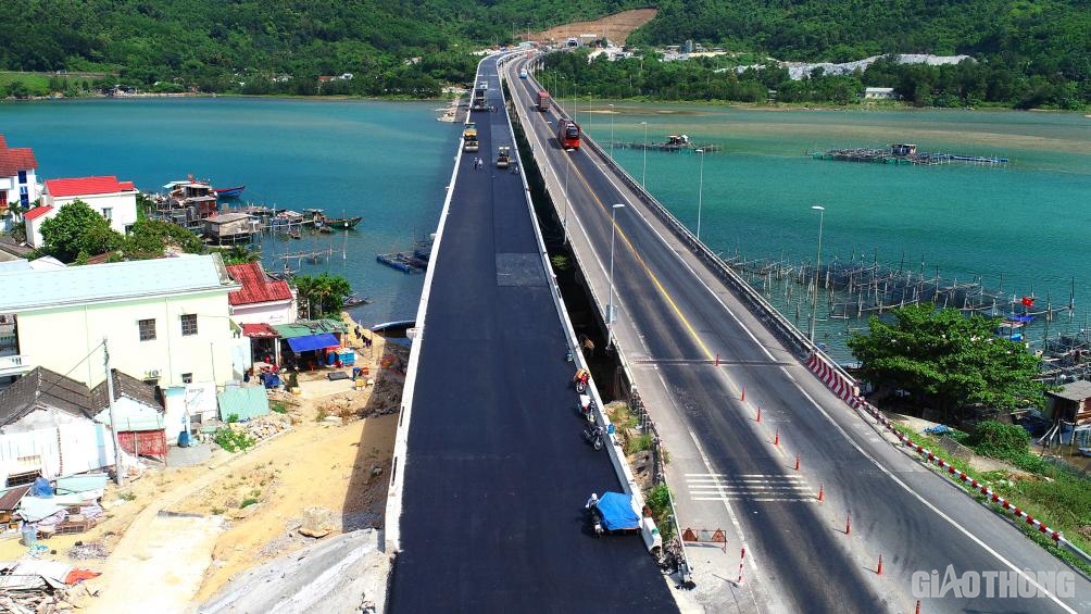 Cầu dẫn vào Hầm Hải Vân 2