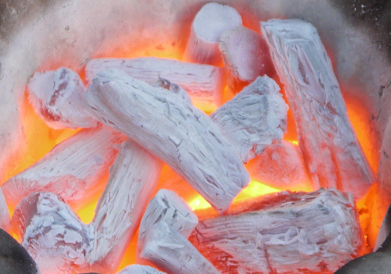 Than trắng Binchotan , than đen Lump Charcoal và Than ép Briquettes