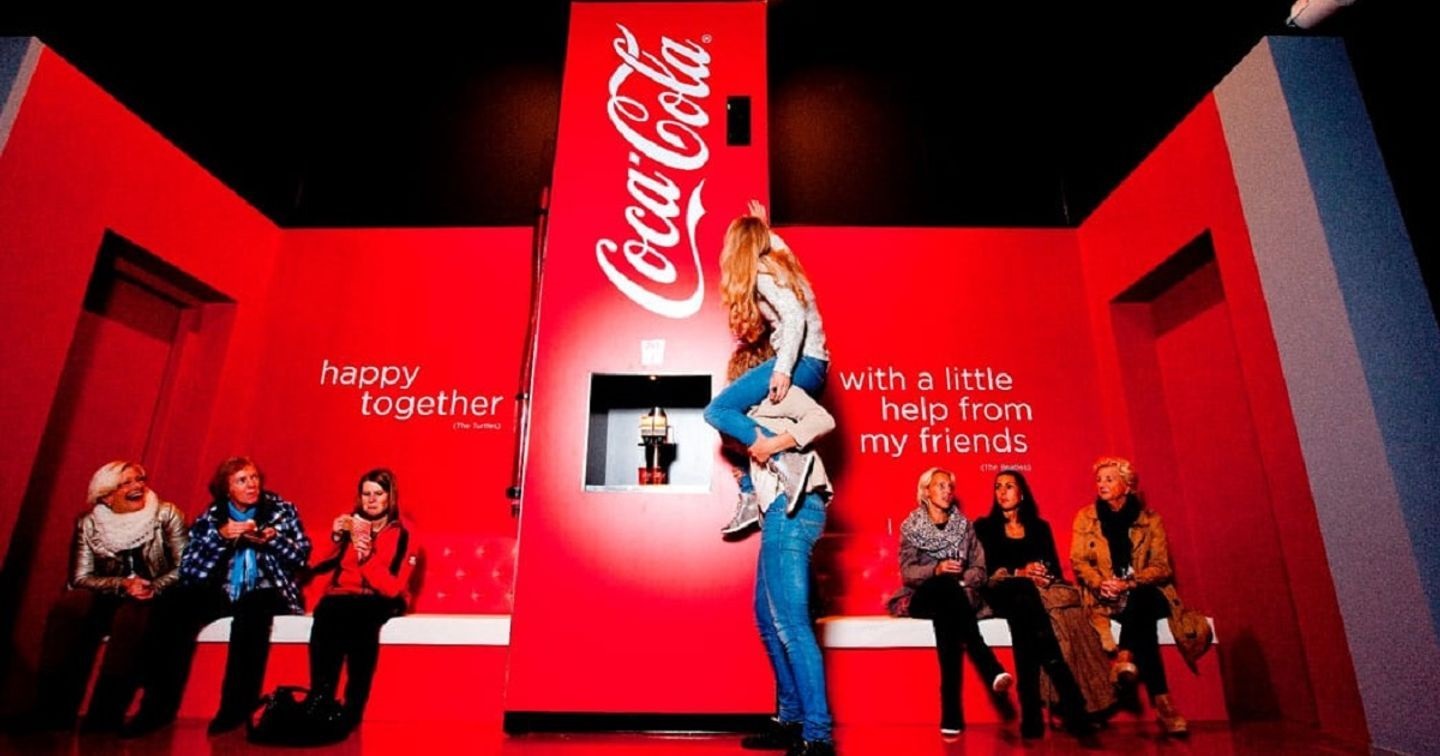 Coca tiếp thị ngày tình bạn