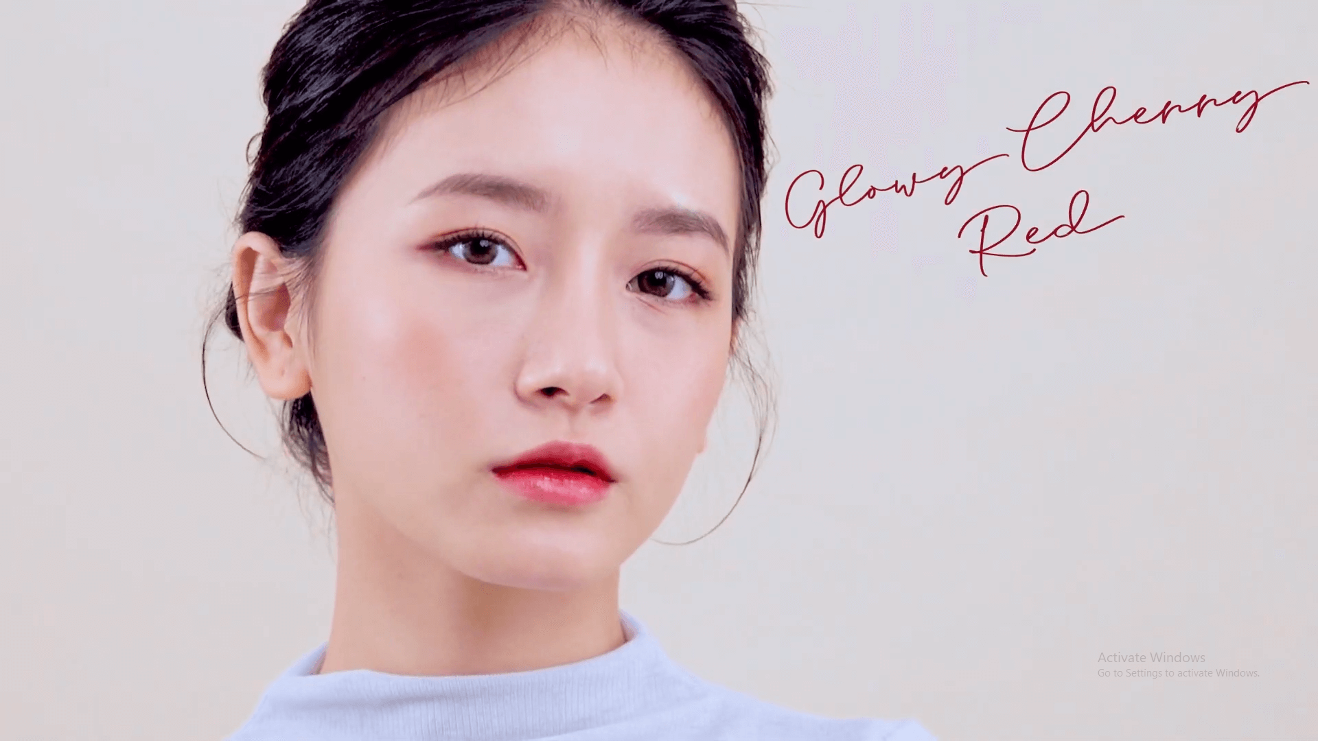 Quyến rũ nhẹ nhàng cho nàng thêm thu hút với phong cách Glowy Cherry Red