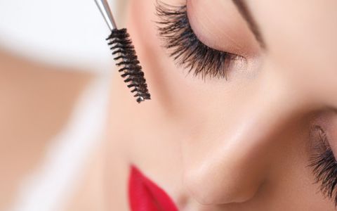 Để trang điểm mà không lo bị mụn, các cô nàng hãy lưu ý những điều này