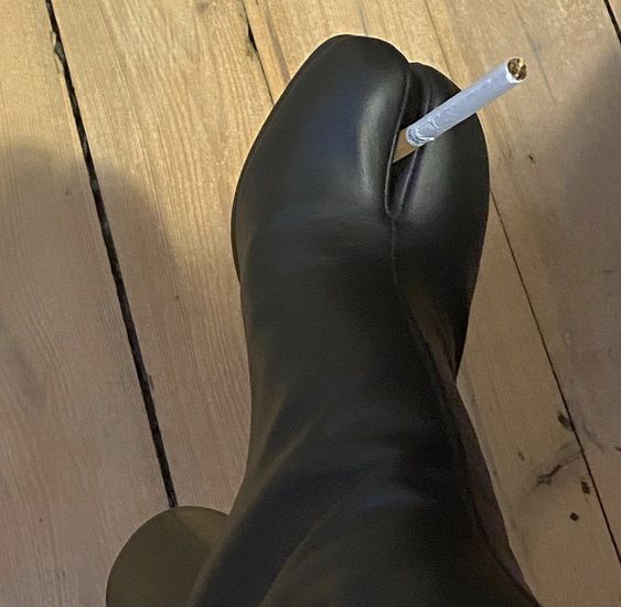 GIÀY MÓNG HEO/TABI BOOTS ĐỘC LẠ  – DẤU ẤN HUYỀN THOẠI CỦA MAISON MARGIELA