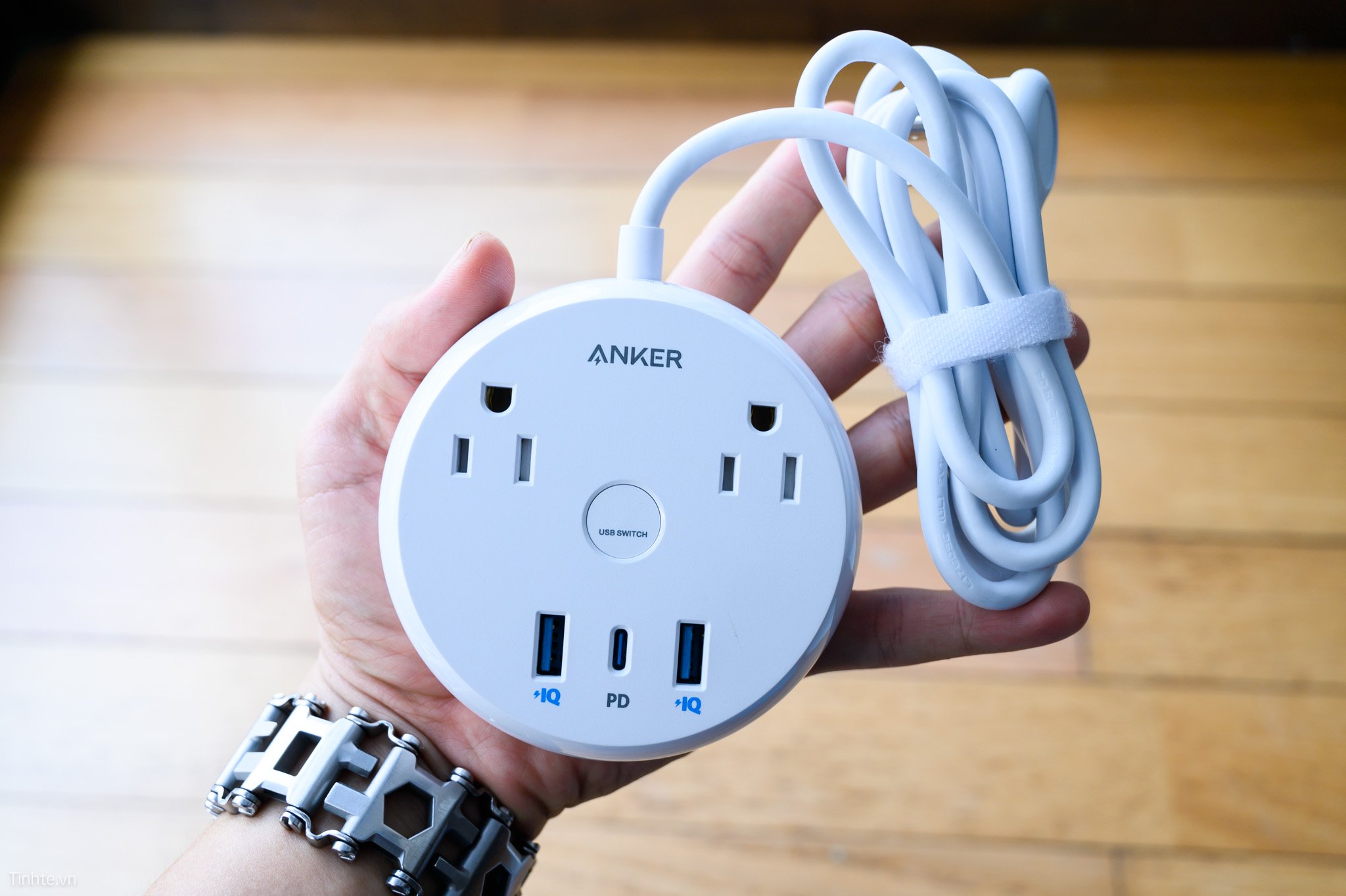 Trên tay ổ cắm điện Anker Powerstrip Pad PD 2: Dây dài 1m5, 3 cổng USB, 2 lỗ điện AC