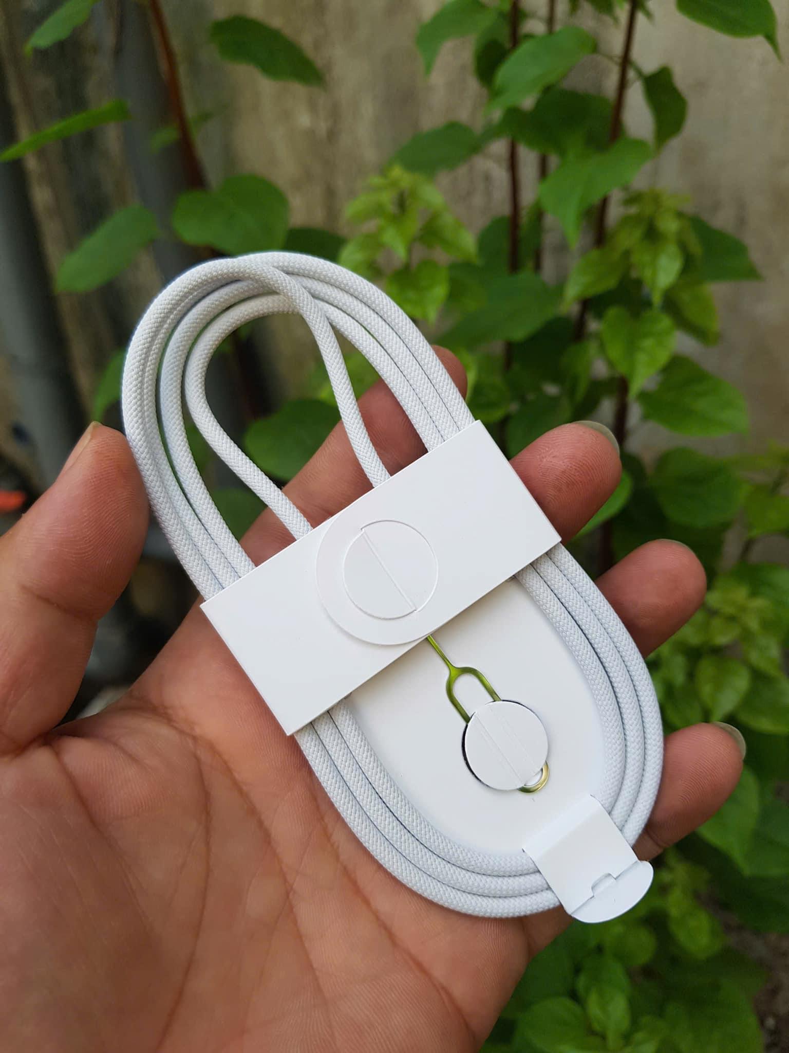 Cáp c to c bọc dù kèm que chọt sim chính hãng Apple