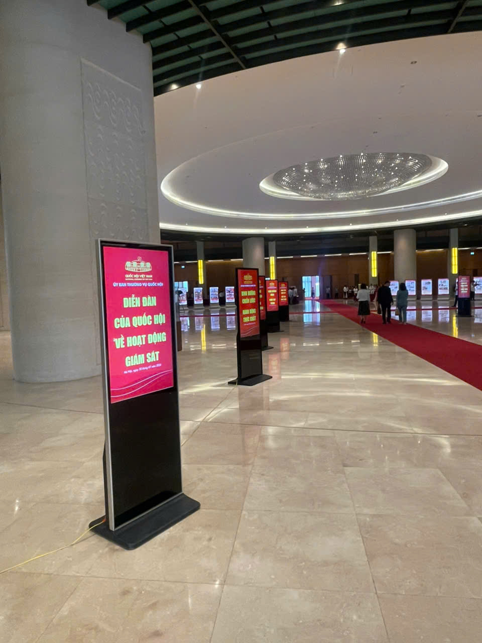 poster điện tử 50 inch