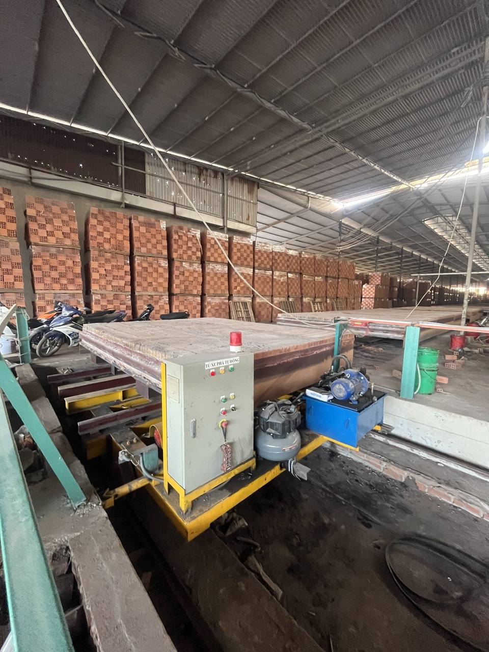 Xe chuyển gòng tự hành AGV