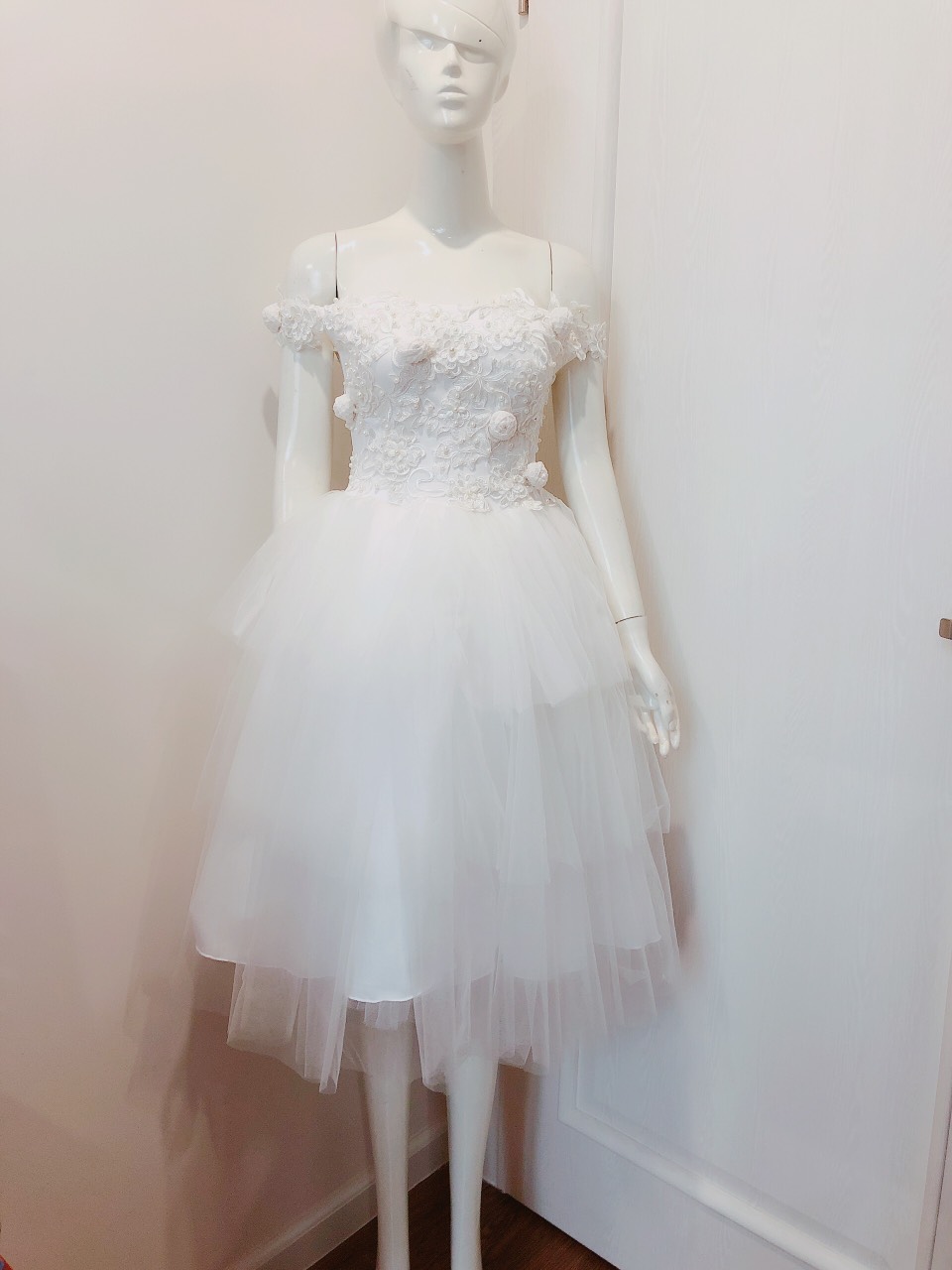 Váy dạ hội trắng ngắn Váy Dạ Hội Trắng Ngắn