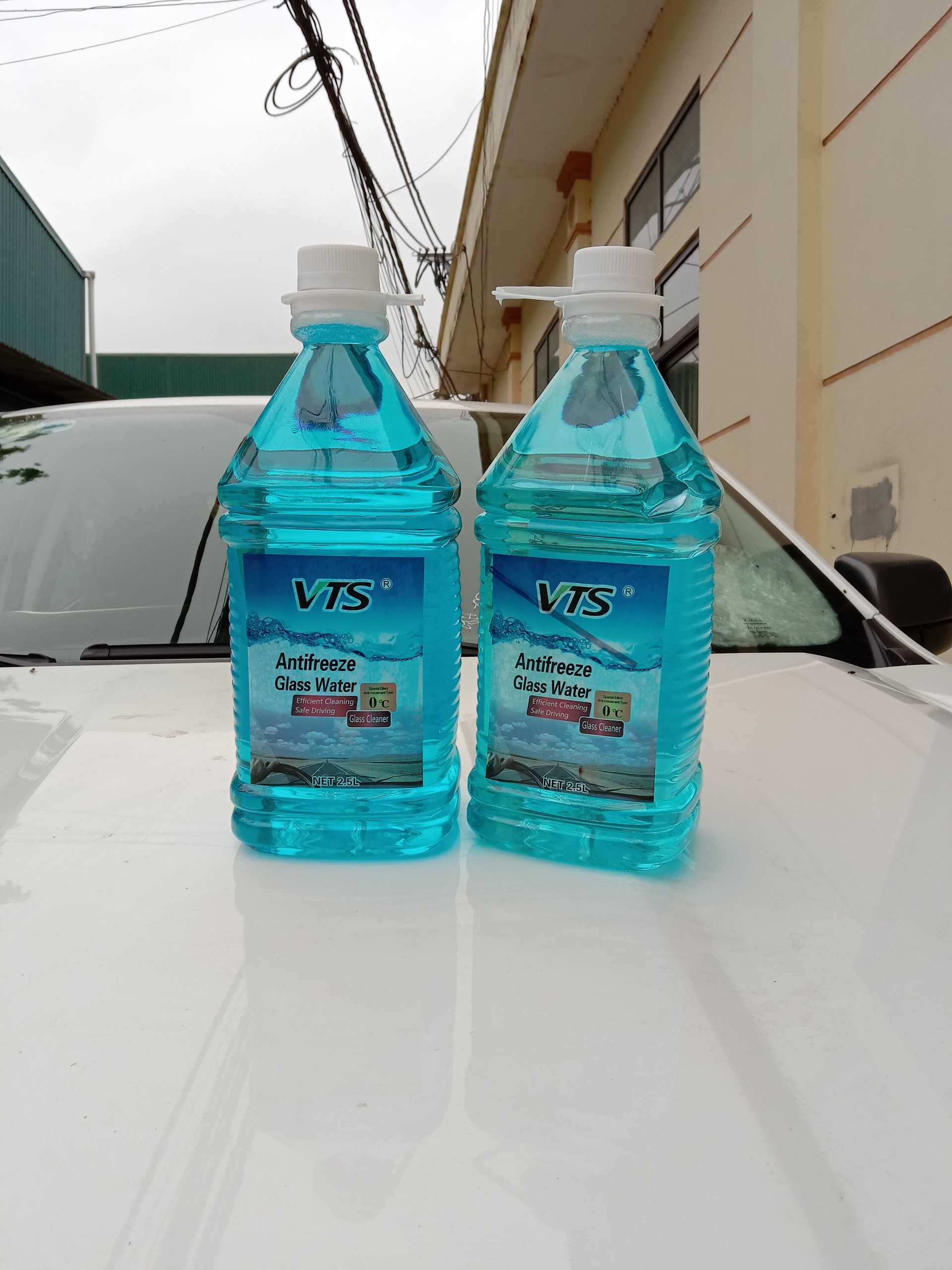 nuoc-rua-kinh-o-to-vts