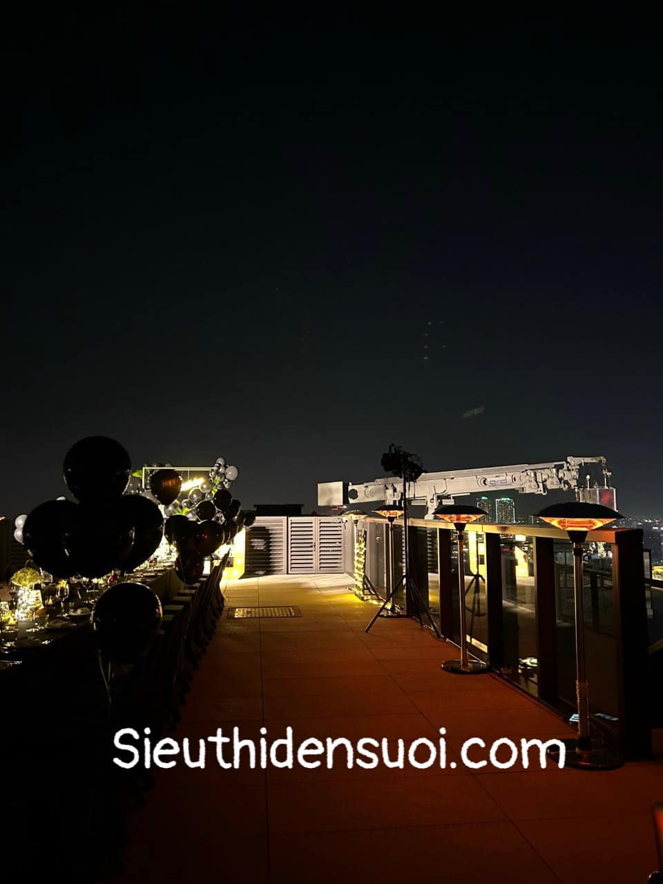 Cho thuê cây sưởi ngoài trời