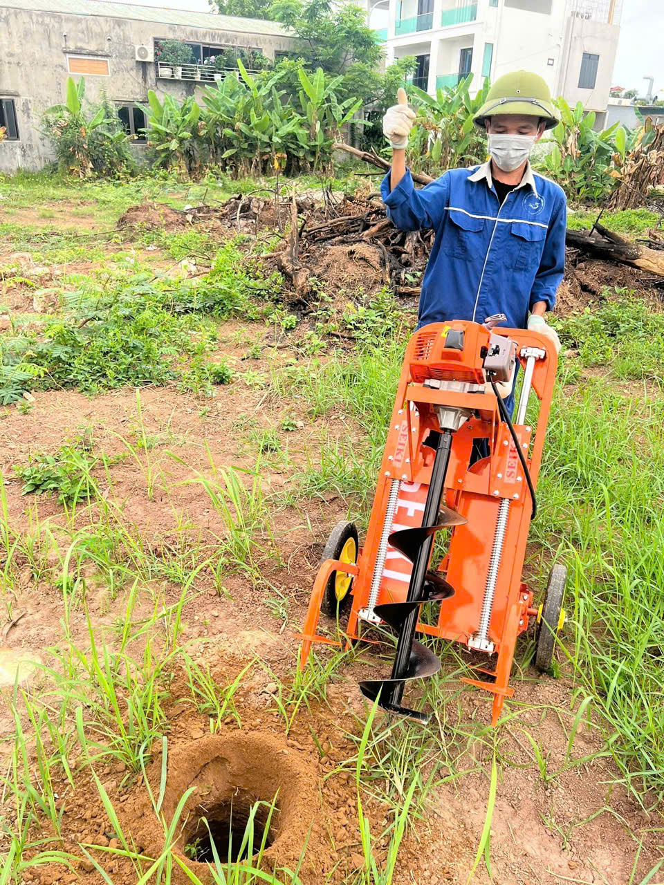 Máy khoan đất trồng cây bánh xe