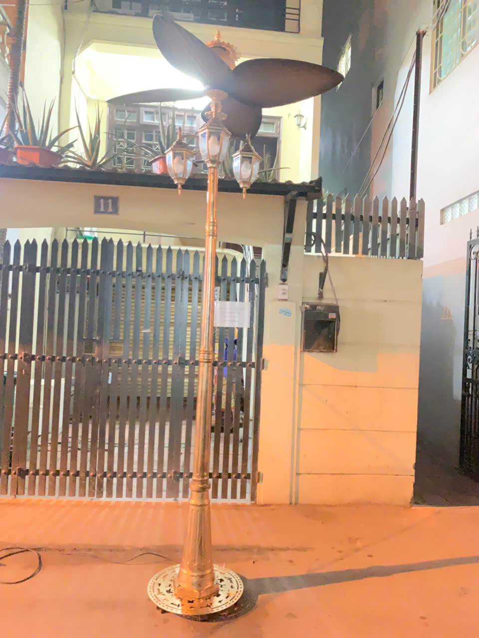 quat trần ngoài trời di động