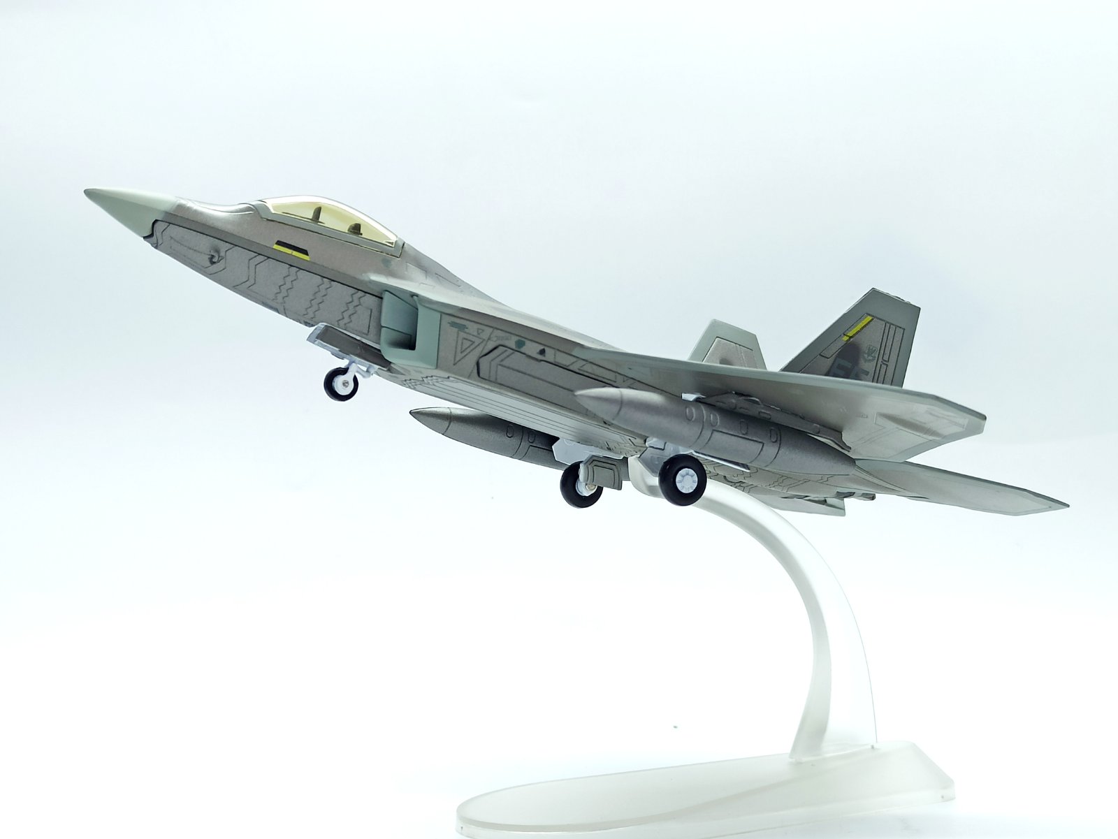 Mô hình máy bay F22 tỷ lệ 1/100