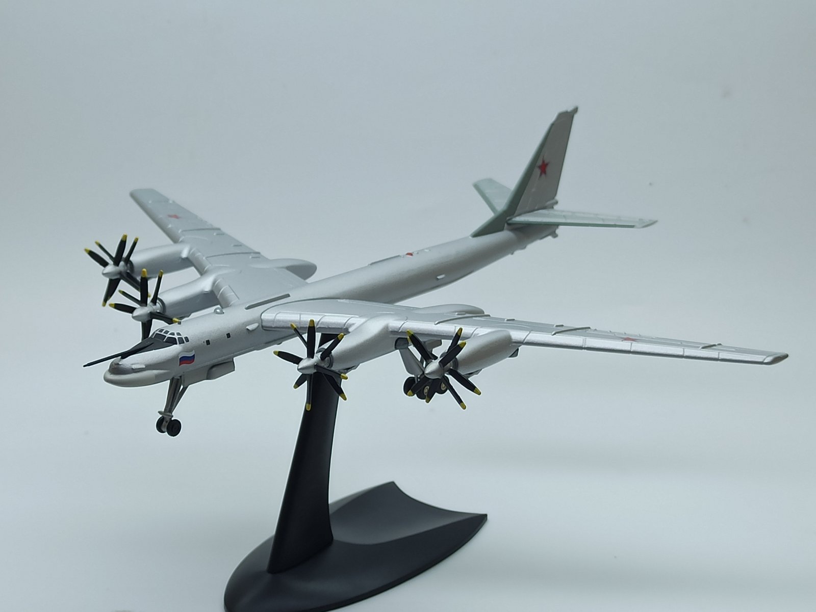 Mô hình máy bay Tupolev Tu95