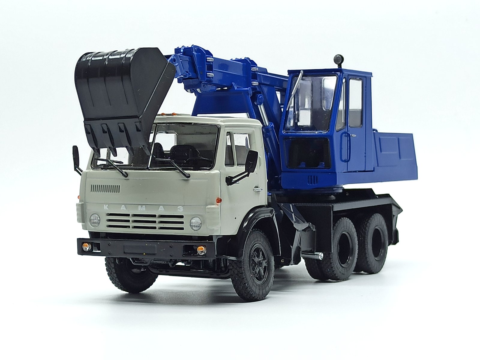 Mô hình xe Kamaz 5511 EO-3532