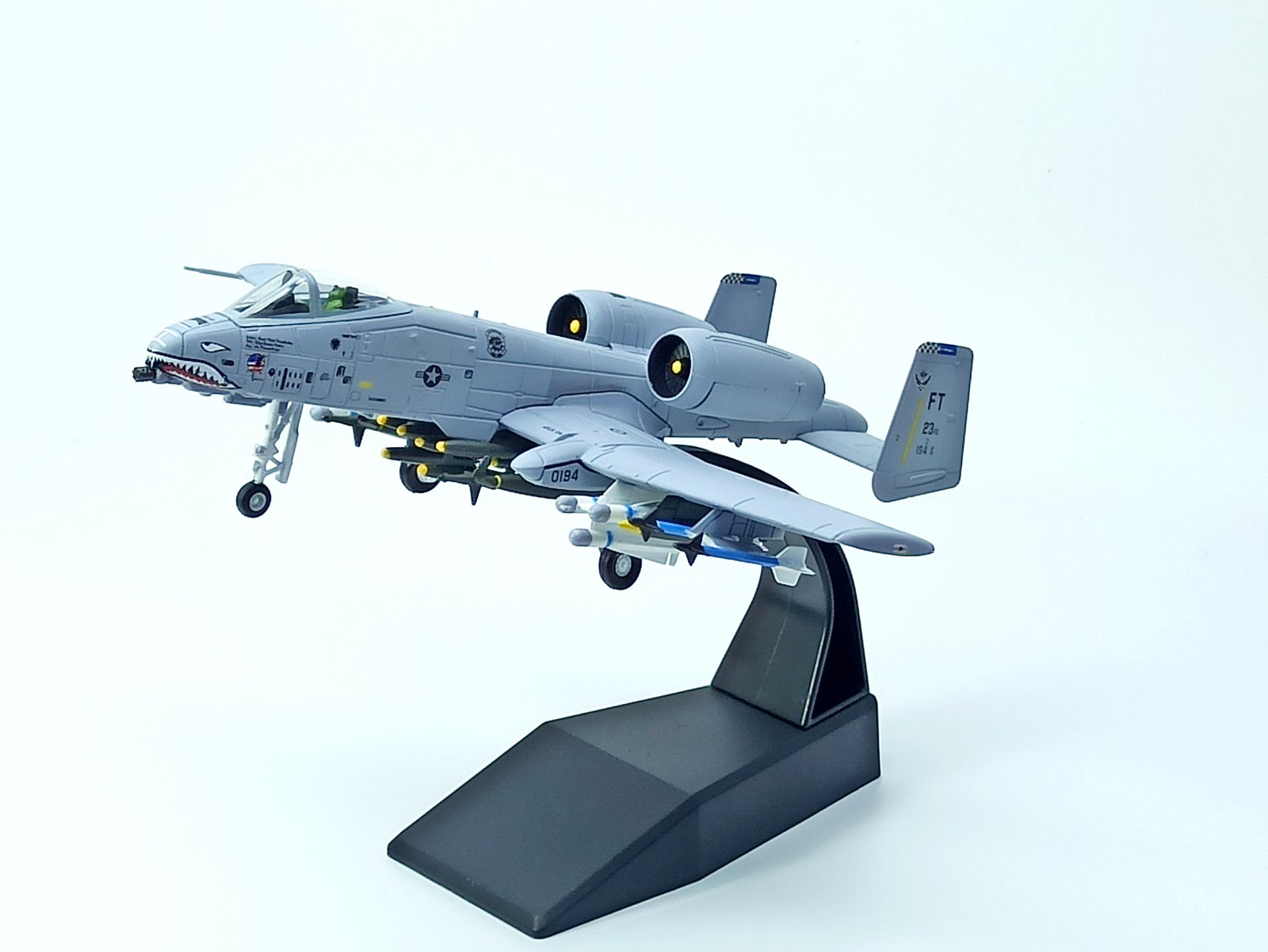 Mô hình máy bay A10 tỷ lệ 1/100