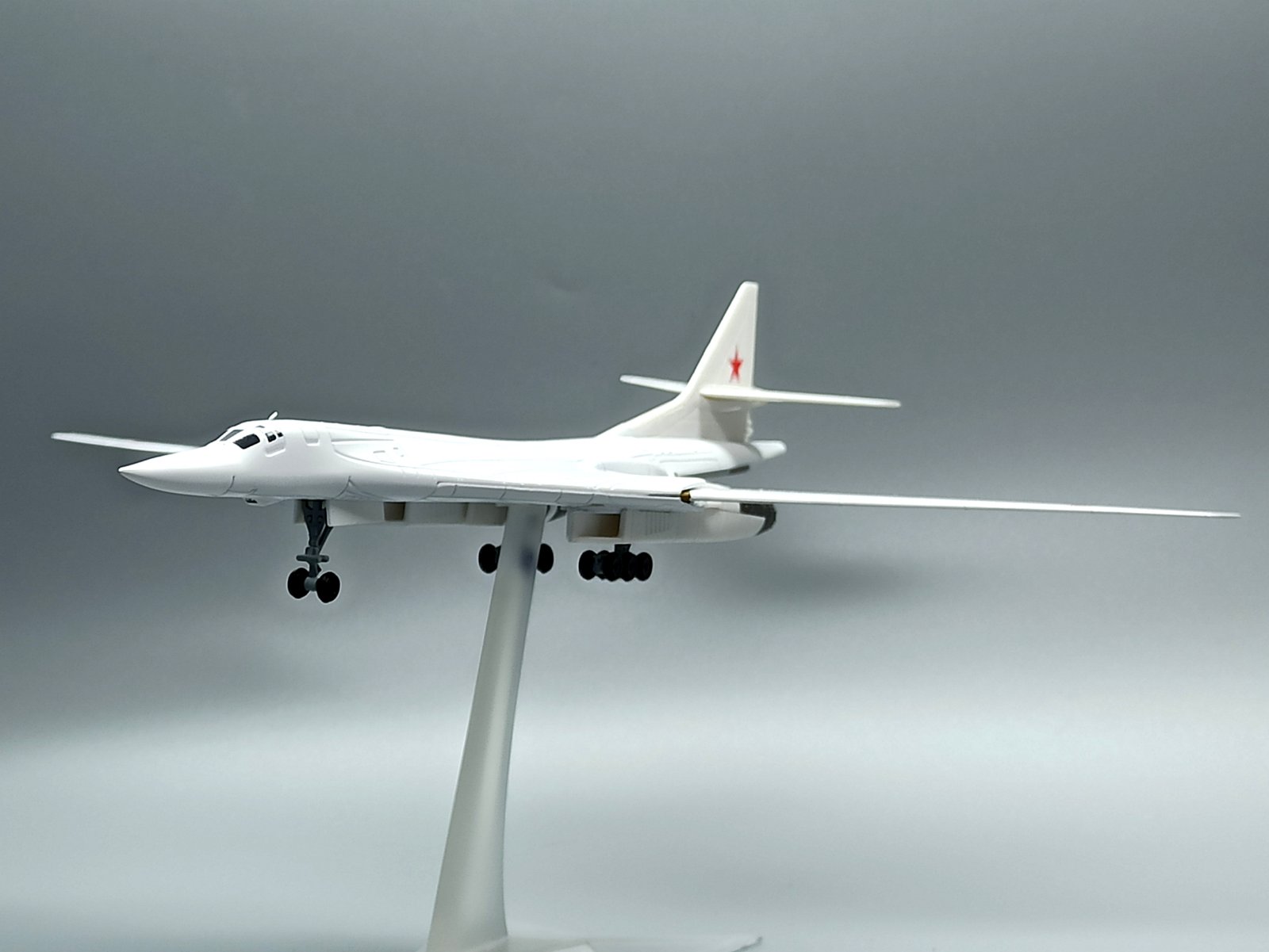 Mô hình máy bay Tupolev Tu160
