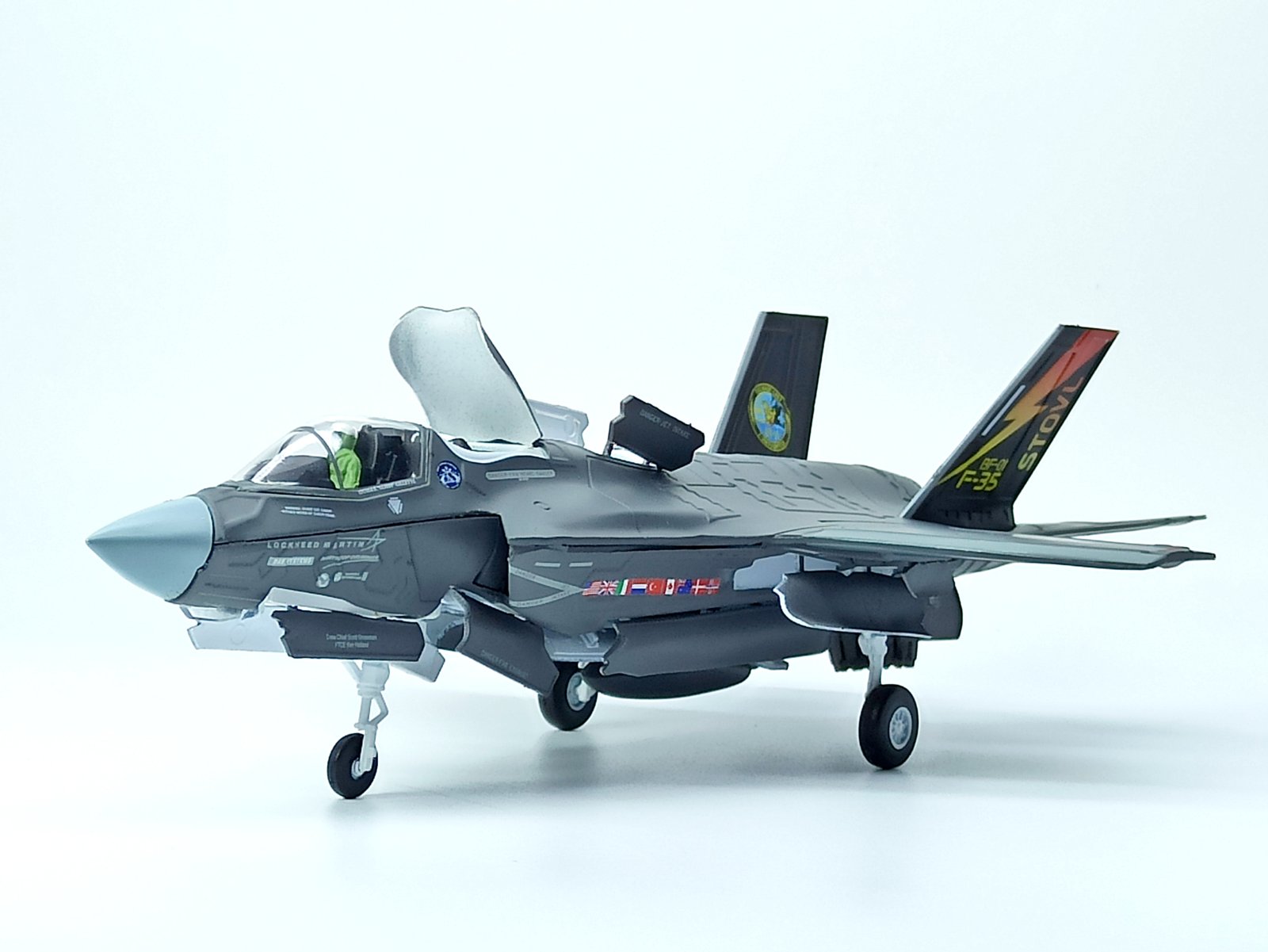 Mô hình máy bay F35 tỷ lệ 1/72