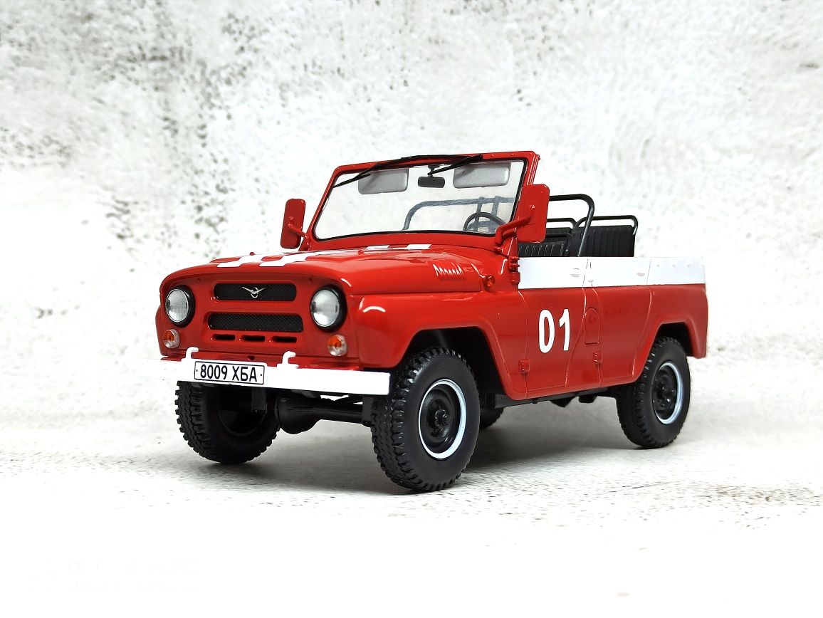 Mô hình xe Uaz469B cứu hỏa 1/24