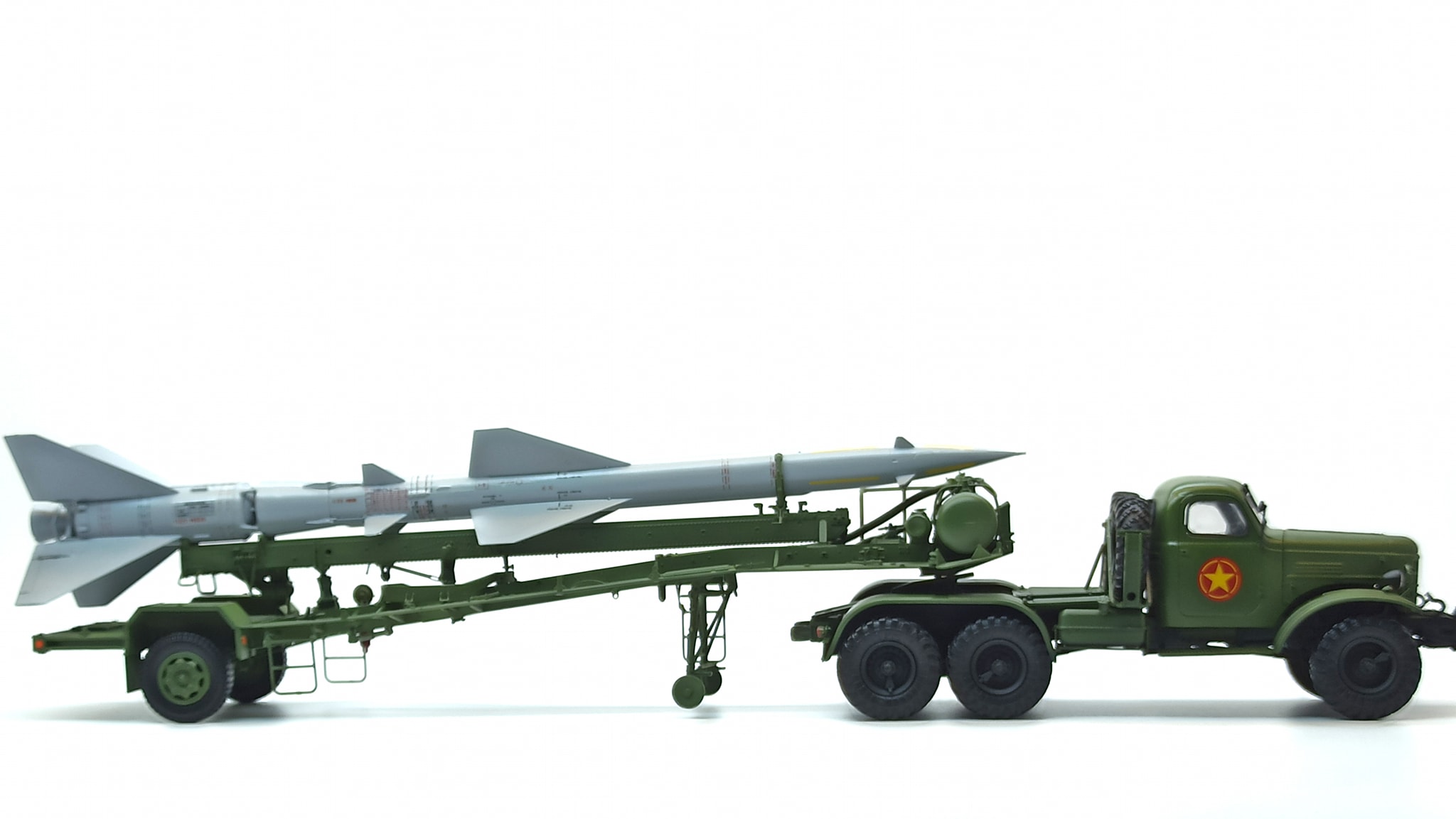 Mô hình xe ZIl157 kéo tên lửa Sam2