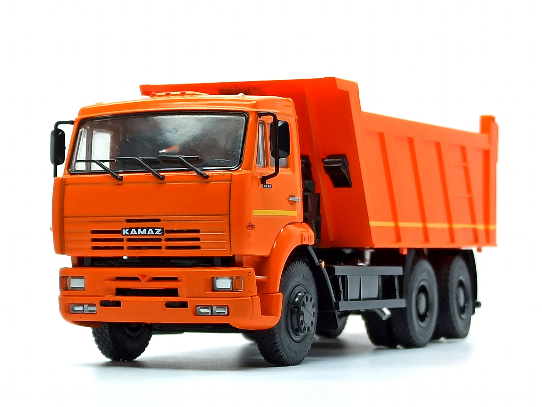 XE BEN KAMAZ 4X4 56 khối 