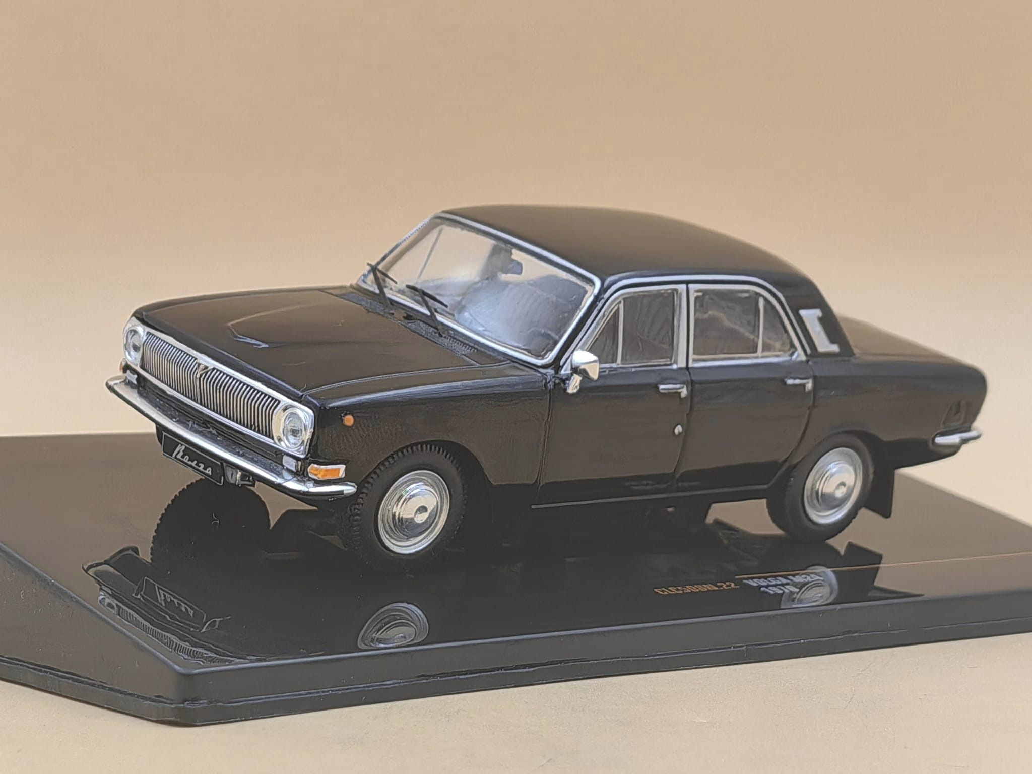 Mô hình xe Gaz M24 Volga