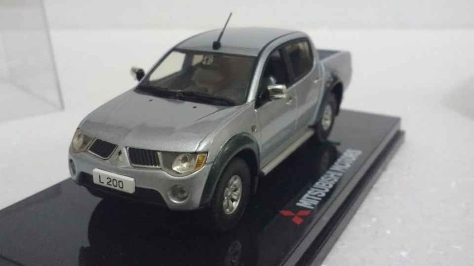 Mô hình xe bán tải Mitsubishi L200