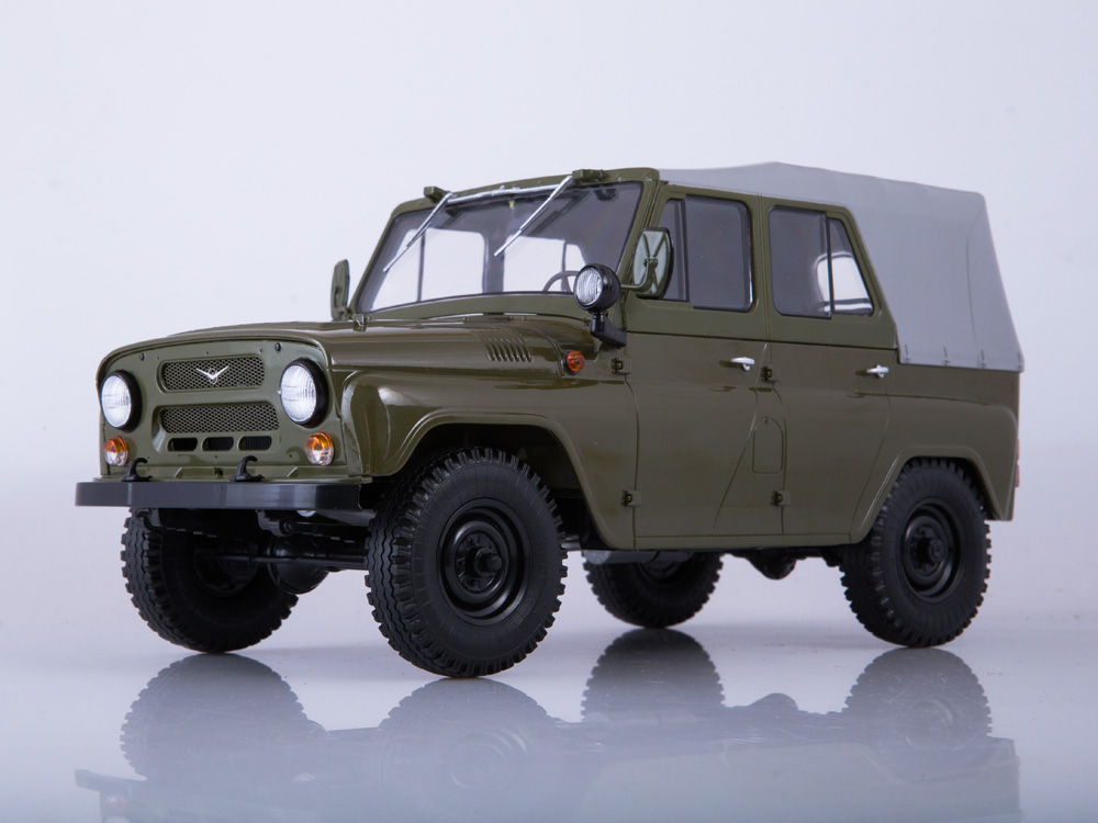 Mô hình xe Nga UAZ 469 1/18 SSM Kaki