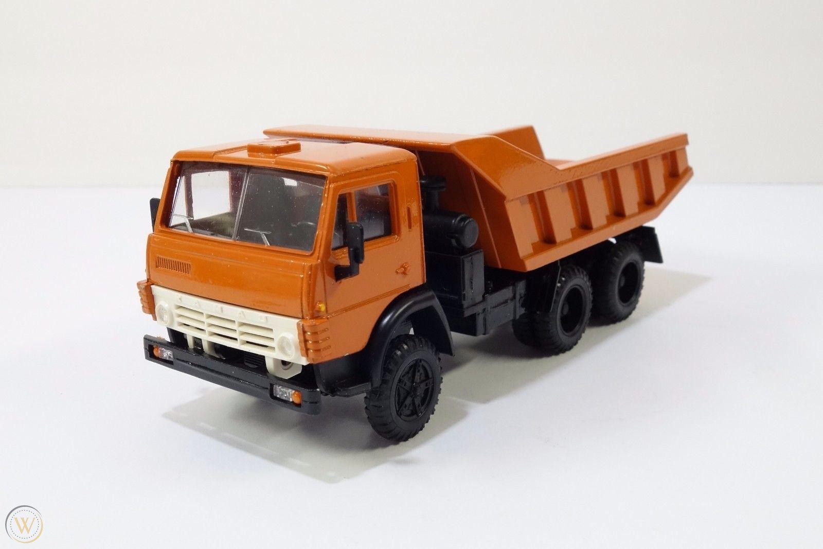 Mô hình xe Kamaz 5511 (Đặt trước)