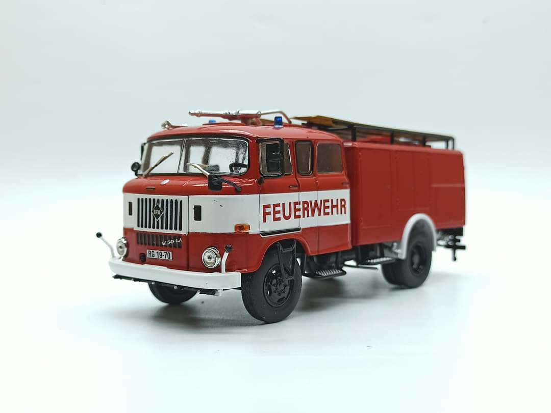 Mô hình xe IFA W50LA cứu hỏa