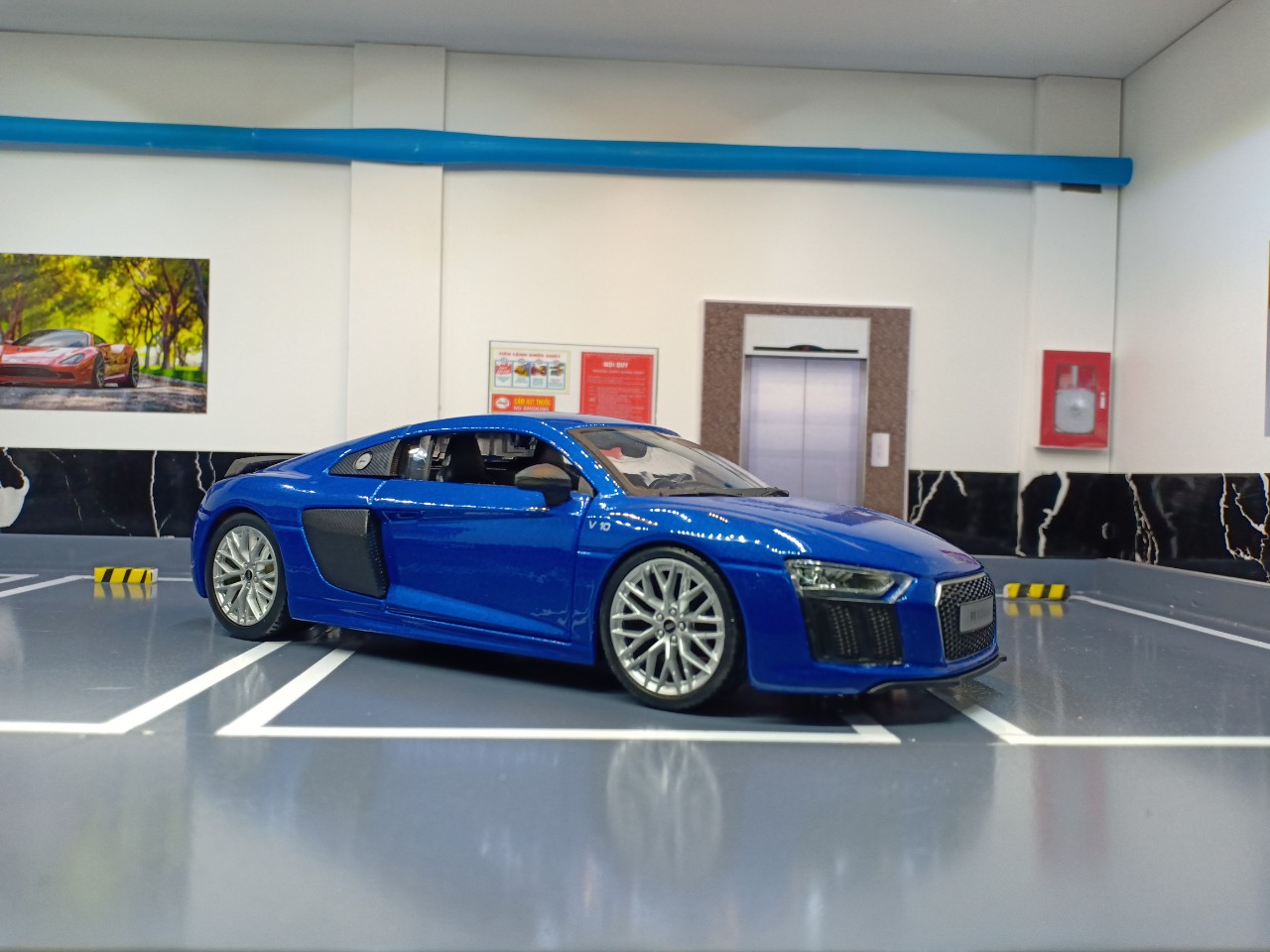Mô hình xe Audi R8 1/24