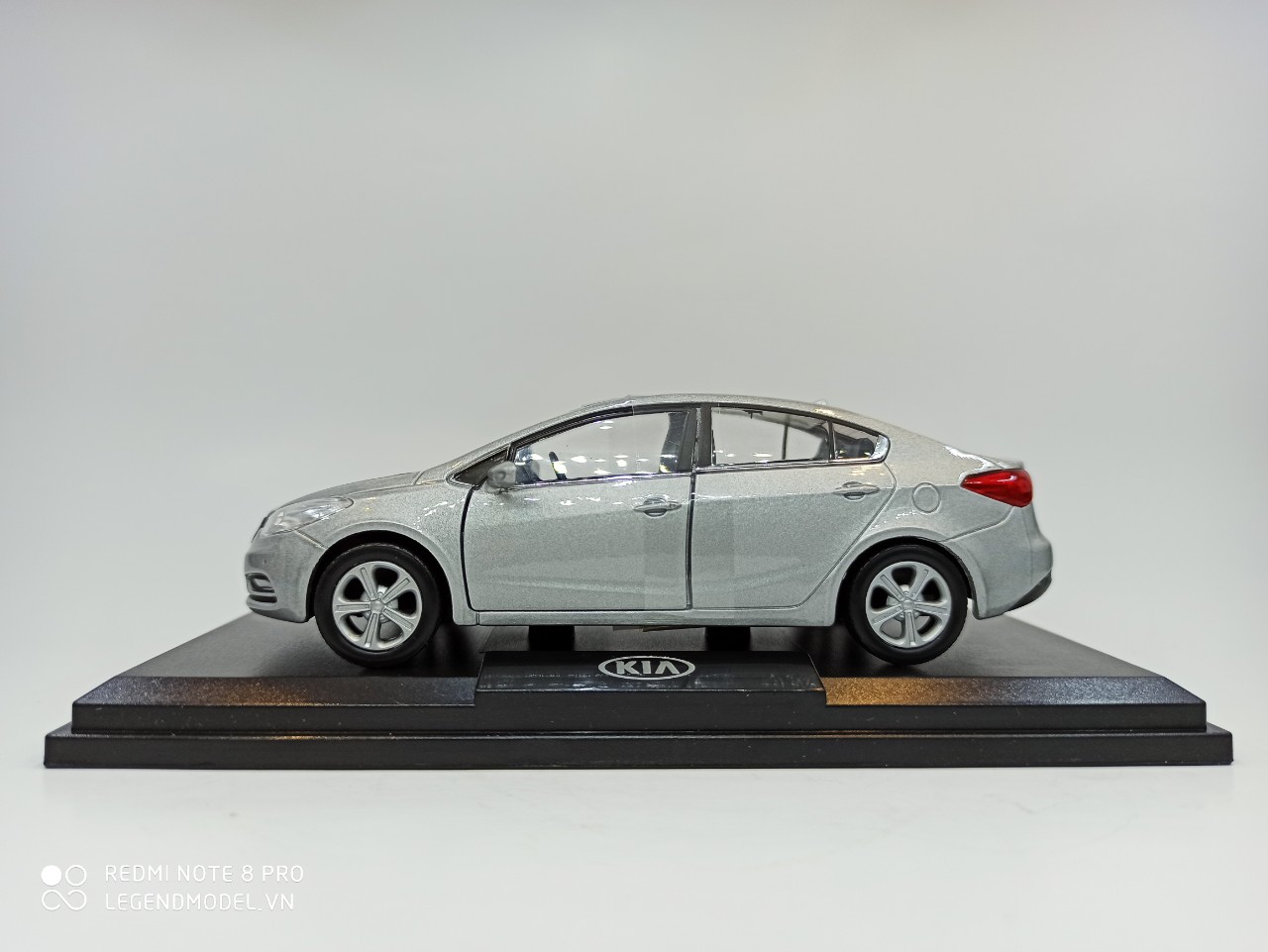 XE MÔ HÌNH KIA CERATO WHITE 136  Cửa Hàng Mô Hình Autono1