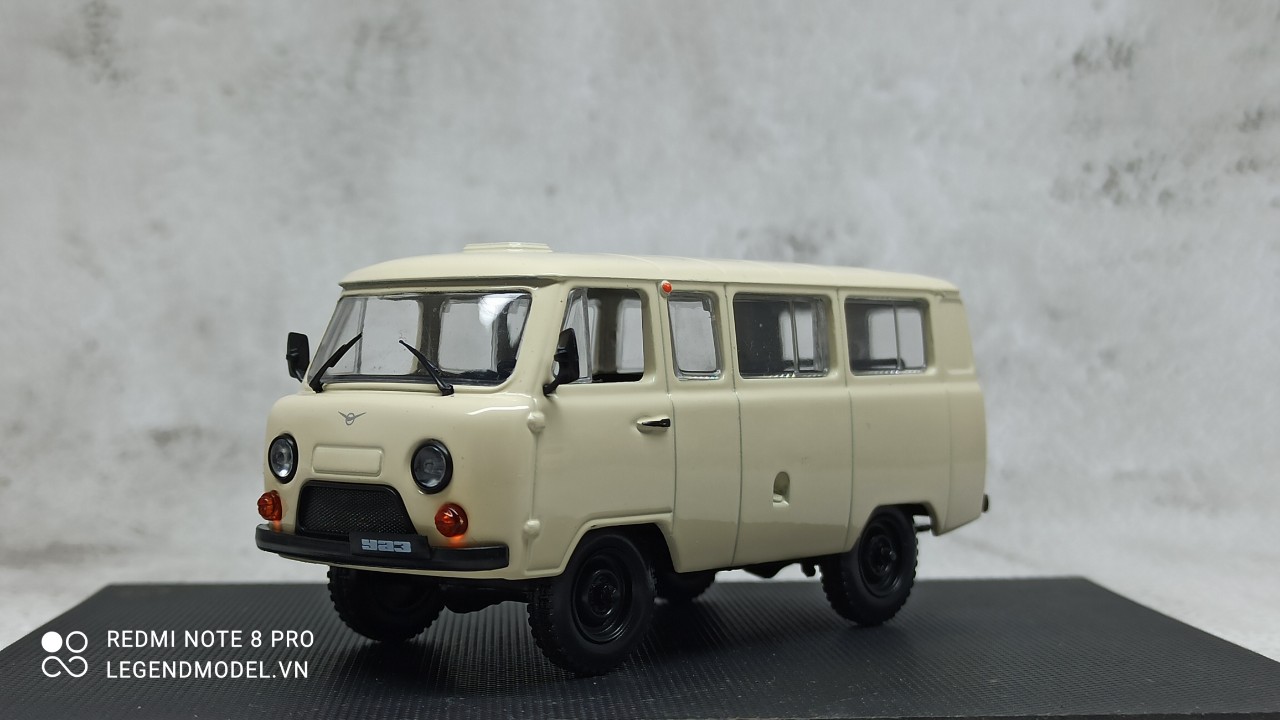 Mô hình xe Uaz 452 Legend Model