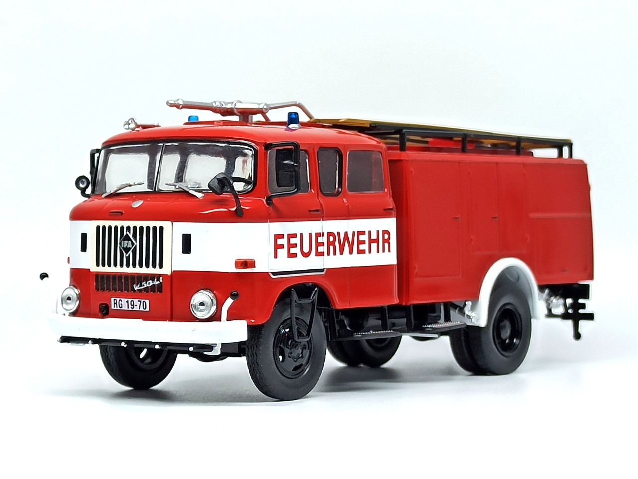 Mô hình xe IFA W50 Feuerwehr