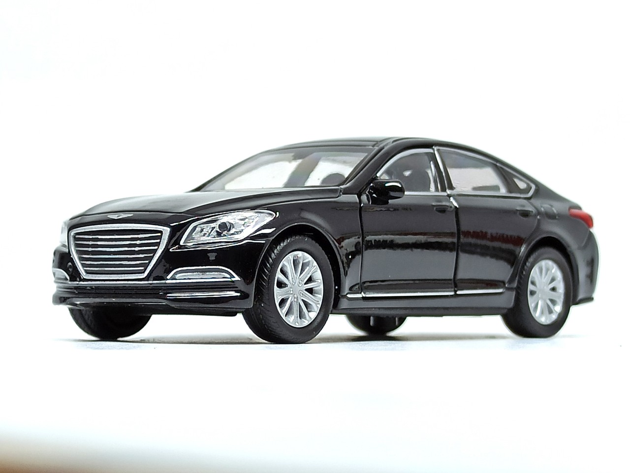 Mô hình xe Hyundai Genesis G80