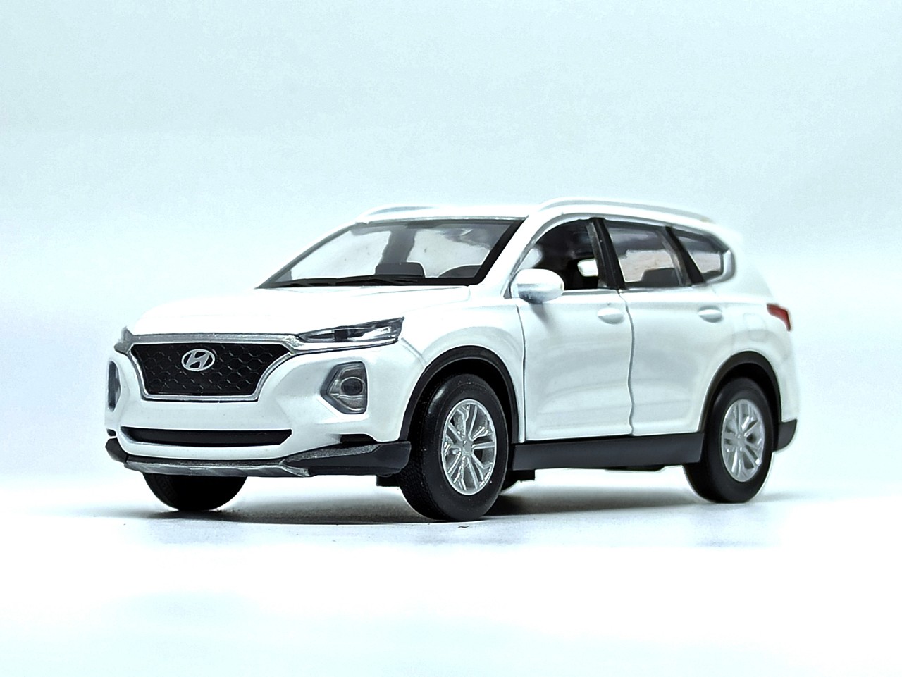 Mô hình xe Hyundai Santa Fe 2019