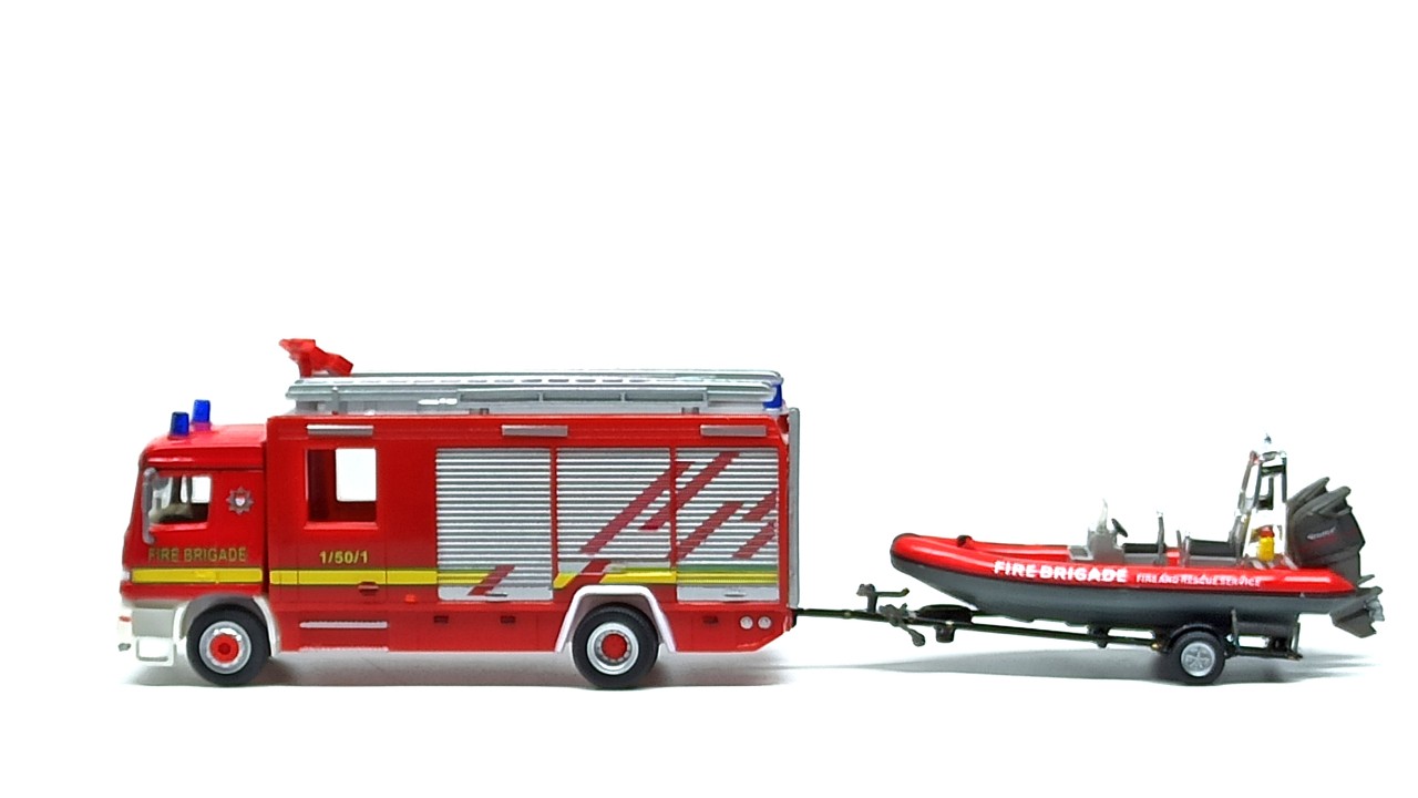 Mô hình xe Mercedes-Benz Actros Firetruck 1/72
