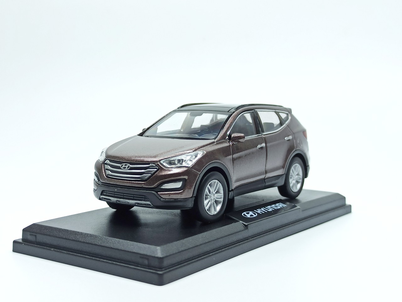 Mô hình xe Hyundai Santa Fe 2014